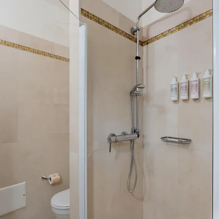 Hotiday Collection - מלון