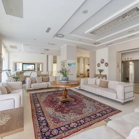 Hotiday Centro Storico 호텔