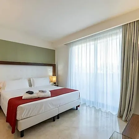 Ξενοδοχείο Hotiday Centro Storico 4*